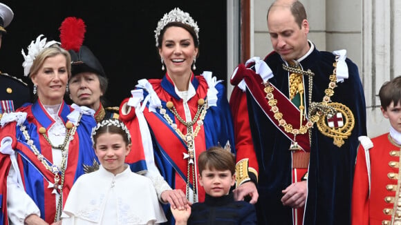 Le prince Louis pro du tir à l'arc, Charlotte trop craquante, Kate Middleton en jean... vidéo des coulisses du couronnement