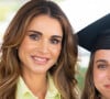 Salma a décroché son diplôme
La princesse Lalla Salma de Jordanie reçoit son diplome de l'Université de Caroline du Sud (USC), sous le regard ému de ses parents le roi Abdallah II de Jordanie et la reine Rania de Jordanie. Los Angeles