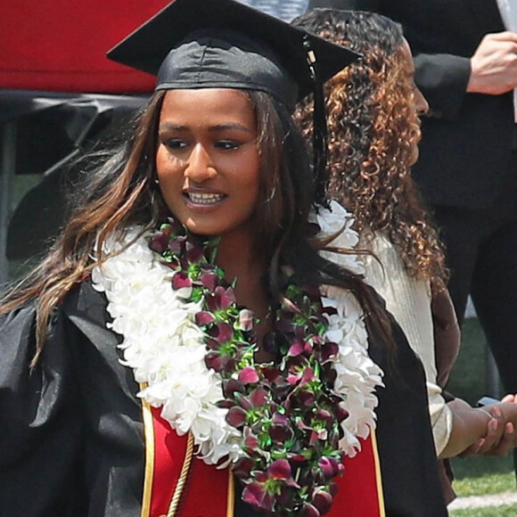 Soutenue par ses parents Michelle et Barack
Sasha Obama reçoit son diplome de sociologie de l'Université de Caroline du Sud (USC), sous le regard ému de ses parents Barack et Michelle Obama et de sa soeur Malia. Los Angeles, le 12 mai 2023. 