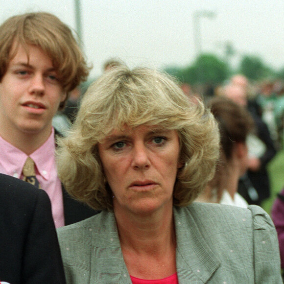 Camilla Parker Bowles a fait craquer le roi Charles III, depuis les années 1970.
Andrew Parker-Bowles, sa femme Camilla et leur fils Tom lors d'un match de polo à Windsor. 
