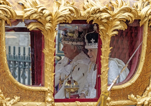 Sortie de la cérémonie de couronnement du roi d'Angleterre à l'abbaye de Westminster de Londres, Royaume Uni, le 6 mai 2023.