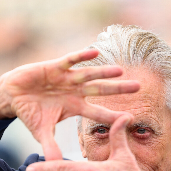 Michael Douglas assiste à un photocall pour la Palme d'Or honorifique du 76ème festival annuel du film de Cannes au Palais des Festivals à Cannes, France, le 16 mai 2023. © Jacovides-Moreau/Bestimage 