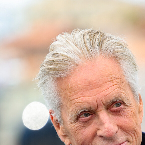 Michael Douglas assiste à un photocall pour la Palme d'Or honorifique du 76ème festival annuel du film de Cannes au Palais des Festivals à Cannes, France, le 16 mai 2023. © Jacovides-Moreau/Bestimage 