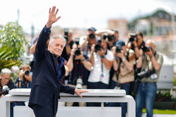 Michael Douglas assiste à un photocall pour la Palme d'Or honorifique du 76ème festival annuel du film de Cannes au Palais des Festivals à Cannes, France, le 16 mai 2023. © Jacovides-Moreau/Bestimage 