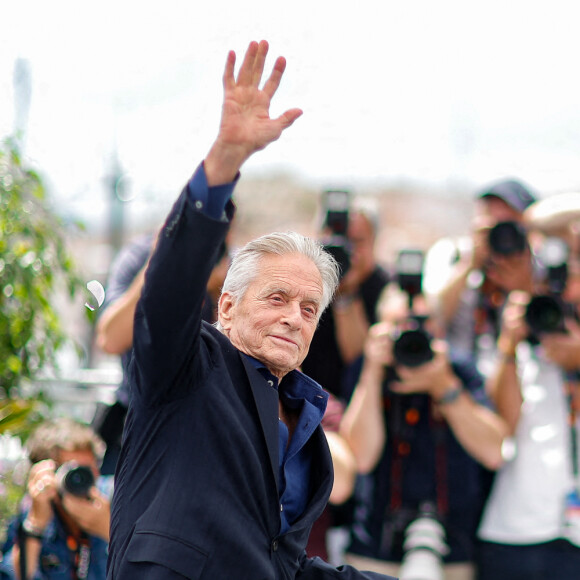 Michael Douglas assiste à un photocall pour la Palme d'Or honorifique du 76ème festival annuel du film de Cannes au Palais des Festivals à Cannes, France, le 16 mai 2023. © Jacovides-Moreau/Bestimage 