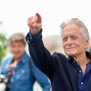 Michael Douglas assiste à un photocall pour la Palme d'Or honorifique du 76ème festival annuel du film de Cannes au Palais des Festivals à Cannes, France, le 16 mai 2023. © Jacovides-Moreau/Bestimage 