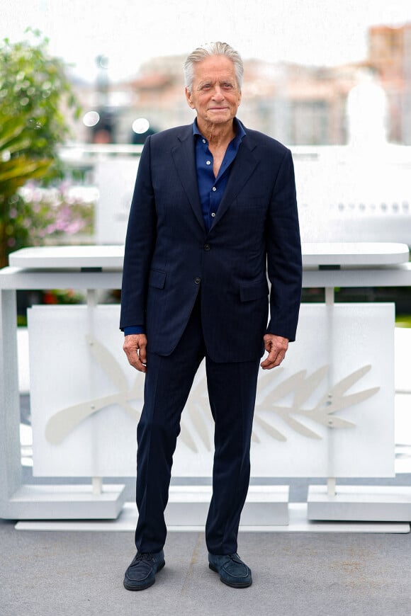 Michael Douglas assiste à un photocall pour la Palme d'Or honorifique du 76ème festival annuel du film de Cannes au Palais des Festivals à Cannes, France, le 16 mai 2023. © Jacovides-Moreau/Bestimage 