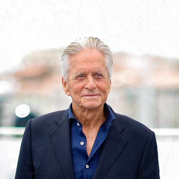 Michael Douglas assiste à un photocall pour la Palme d'Or honorifique du 76ème festival annuel du film de Cannes au Palais des Festivals à Cannes, France, le 16 mai 2023. © Jacovides-Moreau/Bestimage 