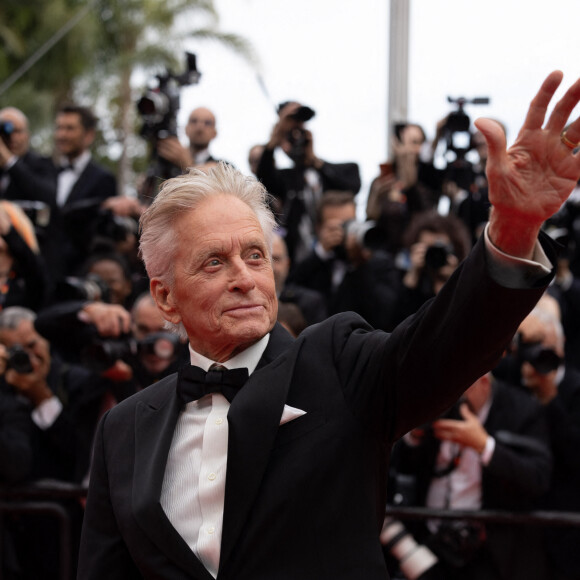 Michael Douglas - Montée des marches du film " Jeanne du Barry " pour la cérémonie d'ouverture du 76ème Festival International du Film de Cannes, au Palais des Festivals à Cannes. Le 16 mai 2023 © Olivier Borde / Bestimage 