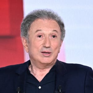 Exclusif - Michel Drucker - Enregistrement de l'émission "Vivement Dimanche" au Studio Gabriel, présentée par M.Drucker, et diffusée sur France 3, de 13h30 à 15h, le 28 août © Guillaume Gaffiot / Bestimage 