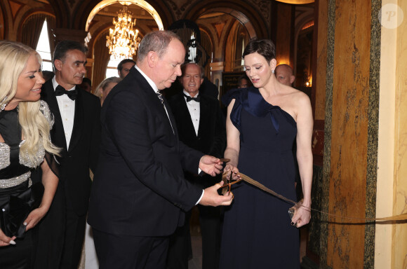 Le prince Albert II de Monaco et la princesse Charlene de Monaco ont reçu cette année un Maria Callas Award et Ioanna Efthimiou, Présidente & Foundatrice du Monaco Gala & Awards - Cérémonie des " Maria Callas " Awards à l'Opéra de Monte-Carlo avec I.Efthimiou, Présidente & Fondatrice du Monaco Gala & Awards. Le Maria Callas Monaco Gala & Awards devient une institution annuelle à Monaco destinée à célébrer l'art et l'opéra ainsi qu'à défendre chaque année une nouvelle cause caritative. Le 12 mai 2023 à Monaco. © Claudia Albuquerque / Bestimage