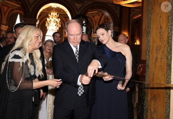 Le prince Albert II de Monaco et la princesse Charlene de Monaco ont reçu cette année un Maria Callas Award et Ioanna Efthimiou, Présidente & Foundatrice du Monaco Gala & Awards - Cérémonie des " Maria Callas " Awards à l'Opéra de Monte-Carlo avec I.Efthimiou, Présidente & Fondatrice du Monaco Gala & Awards. Le Maria Callas Monaco Gala & Awards devient une institution annuelle à Monaco destinée à célébrer l'art et l'opéra ainsi qu'à défendre chaque année une nouvelle cause caritative. Le 12 mai 2023 à Monaco. © Claudia Albuquerque / Bestimage