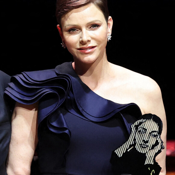 À l'approche de l'été, la mère de Jacques et Gabriella avait des envies de changement.
La princesse Charlene de Monaco - Cérémonie des " Maria Callas " Awards à l'Opéra de Monte-Carlo avec I.Efthimiou, Présidente & Fondatrice du Monaco Gala & Awards. Le Maria Callas Monaco Gala & Awards devient une institution annuelle à Monaco destinée à célébrer l'art et l'opéra ainsi qu'à défendre chaque année une nouvelle cause caritative. Le 12 mai 2023 à Monaco. © Claudia Albuquerque / Bestimage
