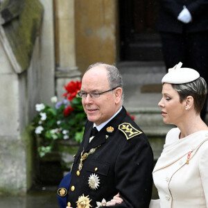 Toby Melville - 72036878 - Les invités à la cérémonie de couronnement du roi d'Angleterre à l'abbaye de Westminster de Londre Le prince Albert II et la princesse Charlène de Monaco - Les invités arrivent à la cérémonie de couronnement du roi d'Angleterre à l'abbaye de Westminster de Londres, Royaume Uni, le 6 mai 2023 