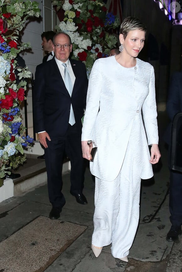 Le prince Albert II et la princesse Charlène de Monaco - Les invités au couronnement du roi d'Angleterre à la sortie du dîner au restaurant Oswald's dans le quartier de Mayfair à Londres, Royaume Uni, le 5 mai 2023. 