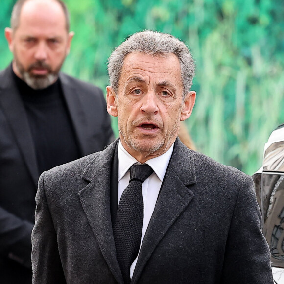 La cour d'appel a également prononcé une interdiction des droits civiques de trois ans pour Nicolas Sarkozy, ce qui le rend ainsi inéligible.
Nicolas Sarkozy - Obsèques de Päl Sarkozy de Nagy Bocsa, le père de Nicolas Sarkozy, en l'église Saint-Jean Baptiste à Neuilly sur Seine le 9 mars 2023. © Dominique Jacovides / Bestimage 