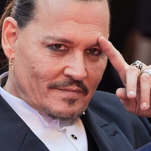 Johnny Depp - Montée des marches du film " Jeanne du Barry " pour la cérémonie d'ouverture du 76ème Festival International du Film de Cannes, au Palais des Festivals à Cannes. Le 16 mai 2023 © Jacovides-Moreau / Bestimage