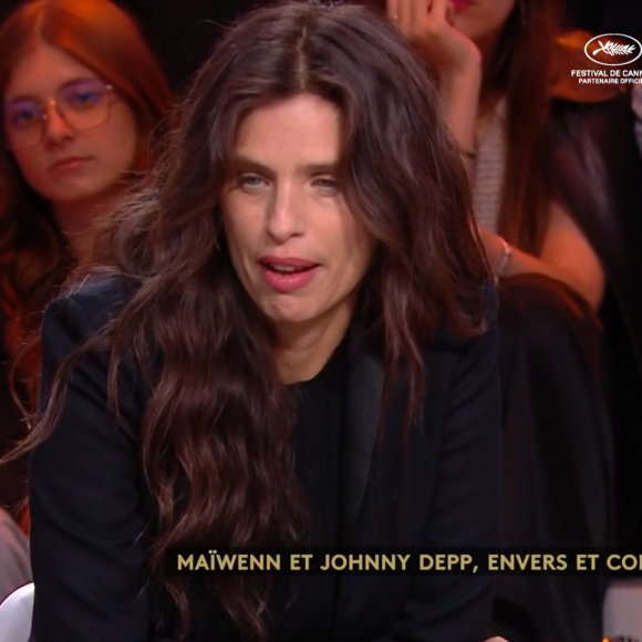 Elle est directement allée à sa rencontre au Festival De Cannes, là où Maïwenn a présenté hier soir en avant-première et en ouverture du Festival son film "Jeanne du Barry", dans lequel elle donne la réplique au téméraire Johnny Depp.