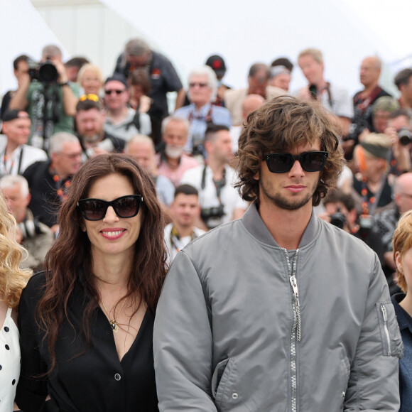 Maïwenn et son fils Diego Le Fur au photocall de "Jeanne du Barry" lors du 76ème Festival International du Film de Cannes, le 17 mai 2023. © Dominique Jacovides/Cyril Moreau/Bestimage 