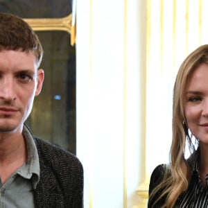 Virginie Efira et son compagnon Niels Schneider - Virginie Efira reçoit le French Cinema Award lors d’une cérémonie au ministère de La Culture à Paris le 12 janvier 2023. © Giancarlo Gorassini / Bestimage  Virginie Efira receives the French Cinema Award during a ceremony at the Ministry of Culture in Paris on 12 January 2023 