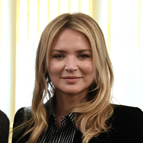 Virginie Efira - Virginie Efira reçoit le French Cinema Award lors d’une cérémonie au ministère de La Culture à Paris le 12 janvier 2023. © Giancarlo Gorassini / Bestimage  Virginie Efira receives the French Cinema Award during a ceremony at the Ministry of Culture in Paris on 12 January 2023 