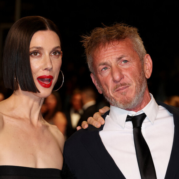 C'est le quatrième film en compétition. 
Raquel Nave, Sean Penn - Montée des marches du film " Black Flies " lors du 76ème Festival International du Film de Cannes, au Palais des Festivals à Cannes. © Jacovides-Moreau / Bestimage