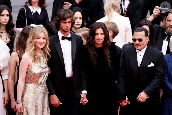 Pauline Pollmann, Diego Le Fur, Maïwenn Le Besco, Johnny Depp - Montée des marches du film " Jeanne du Barry " pour la cérémonie d'ouverture du 76ème Festival International du Film de Cannes, au Palais des Festivals à Cannes. Le 16 mai 2023 © Jacovides-Moreau / Bestimage