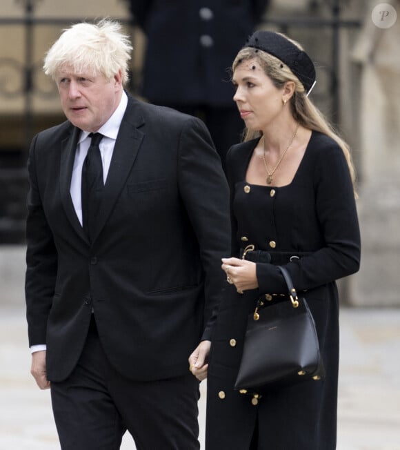 Boris Johnson et sa femme Carrie - Arrivées au service funéraire à l'Abbaye de Westminster pour les funérailles d'Etat de la reine Elizabeth II d'Angleterre. Le sermon est délivré par l'archevêque de Canterbury Justin Welby (chef spirituel de l'Eglise anglicane) au côté du doyen de Westminster David Hoyle. Londres, le 19 septembre 2022.