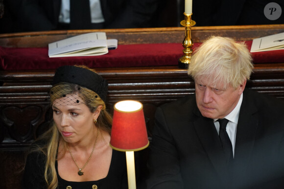 Boris Johnson et sa femme Carrie - Arrivées au service funéraire à l'Abbaye de Westminster pour les funérailles d'Etat de la reine Elizabeth II d'Angleterre le 19 septembre 2022. © Gareth Fuller/PA/Bestimage
