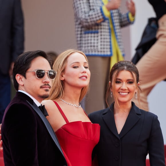 Jennifer Lawrence et Justine Ciarrocchi - Montée des marches du film " Anatomie d'une chute " lors du 76ème Festival International du Film de Cannes, au Palais des Festivals à Cannes. Le 21 mai 2023 © Jacovides-Moreau / Bestimage 