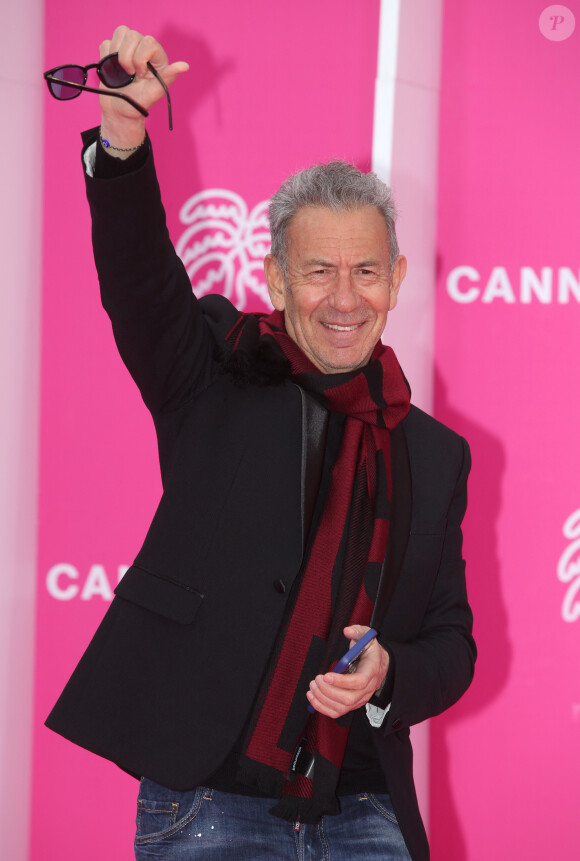 "On ne se parle plus depuis des années", concède également François Feldman à propos de son ancienne compagne
 
François Feldman au photocall de la cérémonie d'ouverture de la 5ème saison du festival International des Séries "Canneseries" à Cannes, France, le 1er avril 2022. © Denis Guignebourg/BestImage