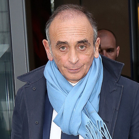 Il y'a quelques jours, c'est Hugo, le fils aîné de l'ancien candidat à la présidentielle Eric Zemmour, qui se retrouvait au coeur d'un fait divers. 
Exclusif - Eric Zemmour à la sortie des studios de BFM Tv à Paris le 30 mars 2023. © Jonathan Rebboah / Panoramic / Bestimage