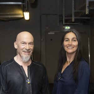 Exclusif - Florent Pagny et sa femme Azucena - Backstage de l'émission spéciale "Unis pour l'Ukraine" à la Maison de la Radio et de la Musique, diffusée en direct sur France 2 et présentée par Nagui et Leïla.Kaddour à Paris le 8 mars 2022. © Cyril Moreau / Jack Tribeca / Bestimage  (No Web - pour suisse et Belgique)