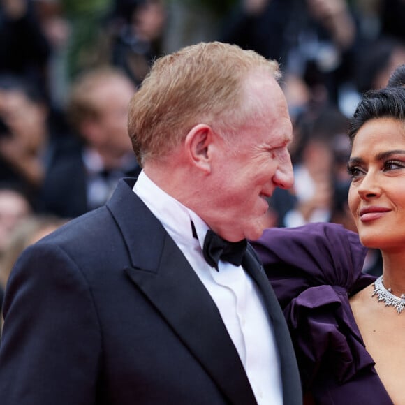 Depuis plus de 10 ans, elle partage la vie du business man François-Henri Pinault avec qui elle a une fille baptisée Valentine âgée de 15 ans
François-Henri Pinault et sa femme Salma Hayek - Montée des marches du film " Killers of the flower moon " lors du 76ème Festival International du Film de Cannes, au Palais des Festivals à Cannes. Le 20 mai 2023 © Jacovides-Moreau / Bestimage 