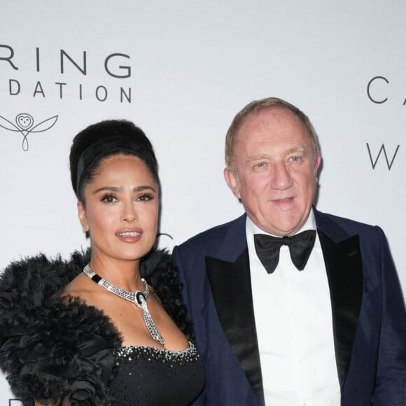 Salma Hayek et son mari Francois-Henri Pinault - Photocall de la soirée de gala Kering Foundation's Caring For Women Dinner à New York le 15 septembre 2022. 