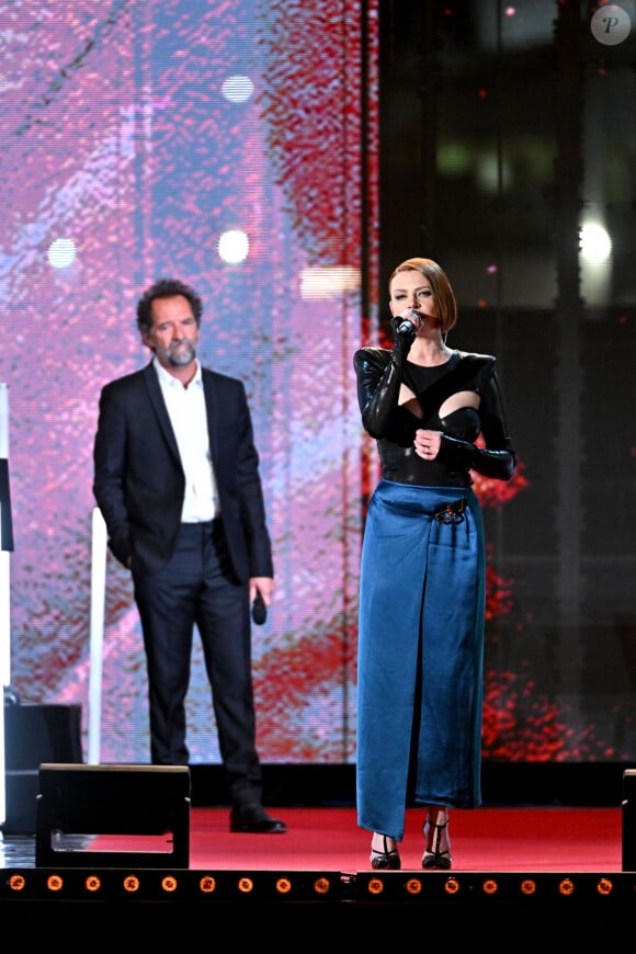 Exclusif - Stéphane de Groodt et Elodie Frégé - Enregistrement de l'émission "Cannes chante le Cinéma" sur la célèbre plage Macé de Cannes, le 25 mai 2023 lors de la 76ème édition du Festival de Cannes le 25 mai 2023.
