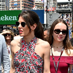 Charlotte Casiraghi a retrouvé sa petite soeur Alexandra de Hanovre.
Charlotte Casiraghi et son mari Dimitri Rassam, Alexandra de Hanovre - La famille princière de Monaco lors du 80ème Grand Prix de Monaco de Formule 1 à Monaco le 28 mai 2023. © Bruno Bebert/Bestimage 