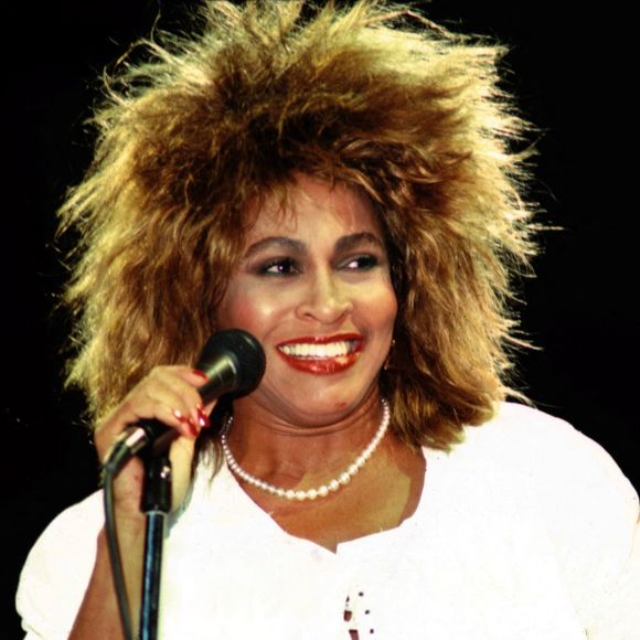 "Quand elle est venue vivre ici, elle a commencé le yoga. Elle a même suivi des cours donnés dans le parc", raconte l'un d'eux.
Tina Turner en concert.