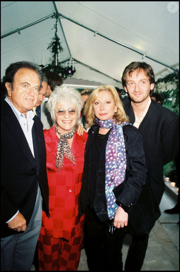 Guy Béart, Catherine Lara, Véronique Sanson et Pierre Palmade à l'anniversaire de Line Renaud en 1998