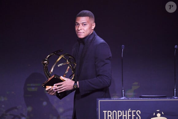 L'attaquant du PSG a été élu meilleur joueur du championnat de France pour la quatrième fois d'affilée ce 28 mai
 
Kylian Mbappé lors de la 31ème cérémonie des "Trophées UNFP" au Pavillon Gabriel. Paris, le 28 mai 2023.