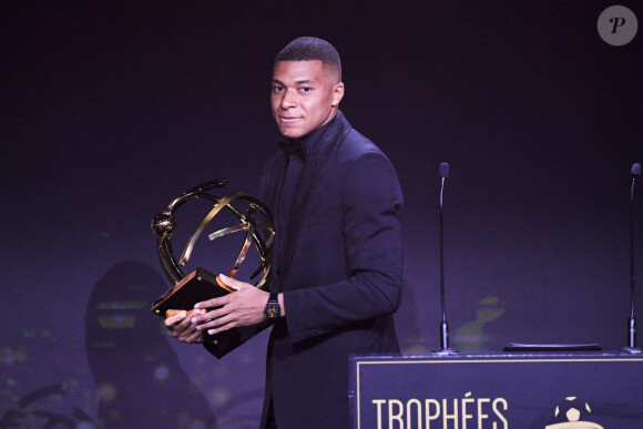 L'attaquant du PSG a été élu meilleur joueur du championnat de France pour la quatrième fois d'affilée ce 28 mai
 
Kylian Mbappé lors de la 31ème cérémonie des "Trophées UNFP" au Pavillon Gabriel. Paris, le 28 mai 2023.