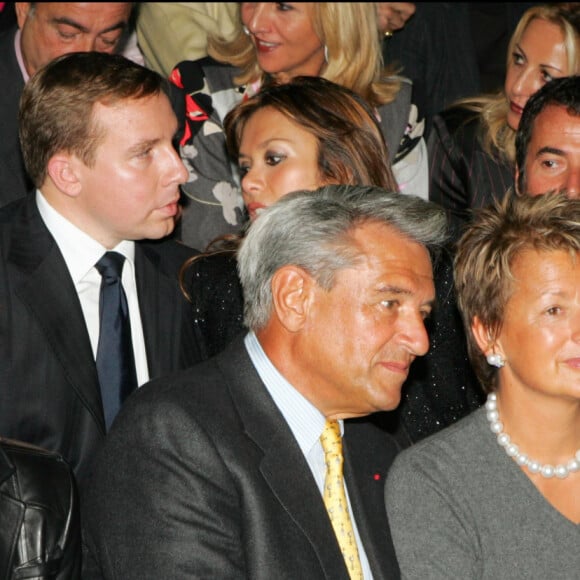 Isabelle Adjani, le baron et la baronne Guy Ullens de Schoolen - Défilé de mode Christian Dior, collection prêt-à-porter printempts-été 2005 à l'espace éphémère des Tuileries à Paris.