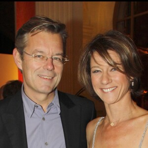 Ou lors d'un dîner organisé à L'École des Beaux Arts de Paris
Carole Gaessler et son mari Franck - Dîner de soutien pour la fondation "Aides" à l'École des Beaux Arts de Paris