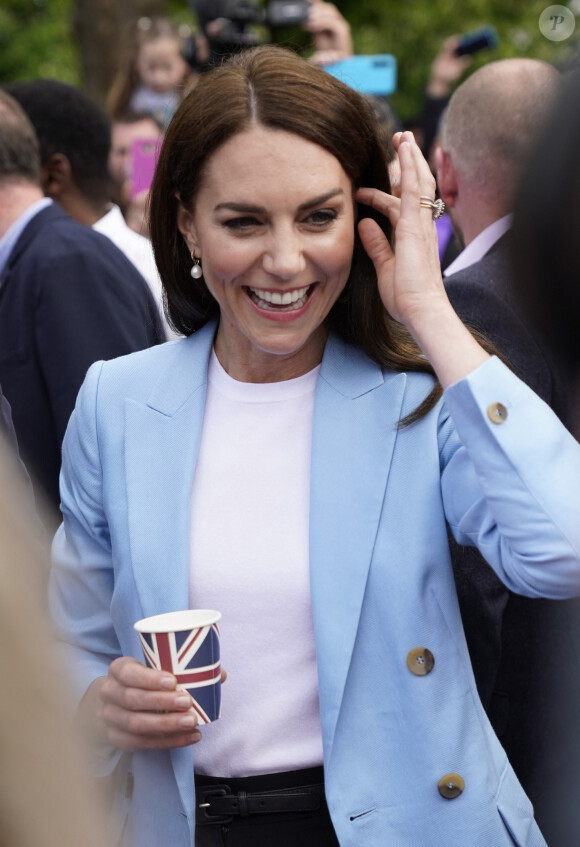 De nombreux invités prestigieux arrivent peu à peu à Amman. 
Catherine (Kate) Middleton, princesse de Galles - Le prince de Galles, et la princesse de Galles, à la rencontre du public du concert du couronnement près du château de Windsor, le 7 mai 2023. 