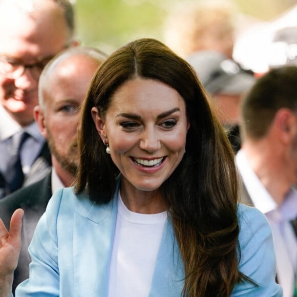 Et va rejoindre la famille royale comme Kate Middleton l'a fait avec elle à Londres ! 
Catherine (Kate) Middleton, princesse de Galles - Le prince de Galles, et la princesse de Galles, à la rencontre du public du concert du couronnement près du château de Windsor, le 7 mai 2023. 