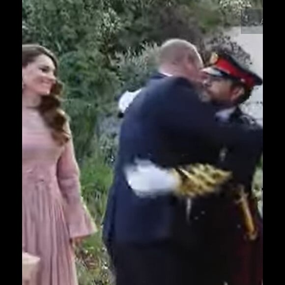 Le prince William et Kate Middleton se sont rendus au mariage du prince héritier Hussein de Jordanie et de sa fiancée Rajwa @ Capture d'écran / Roya New English