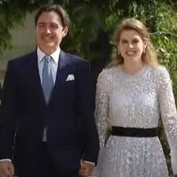 Beatrice d'York était également présente avec son mari Edoardo. 
Le prince William et Kate Middleton se sont rendus au mariage du prince héritier Hussein de Jordanie et de sa fiancée Rajwa @ Capture d'écran / Roya New English
