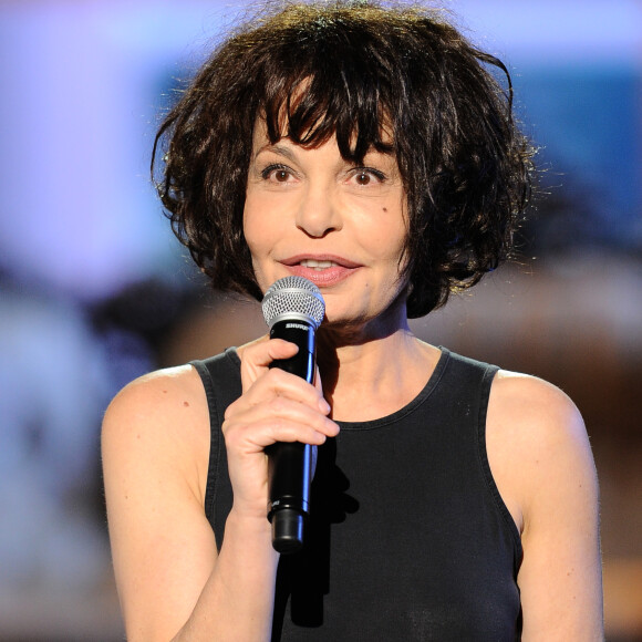 "J'ai rencontré sa mère un jour et je me suis pris d'affection pour la petite qui avait même pas un an. J'ai commencé à la garder", a-t-elle expliqué.
Exclusif - Isabelle Mergault - Surprises - Enregistrement de l'émission "La Chanson secrète 5", qui sera diffusée le 11 janvier 2020 sur TF1, à Paris. Le 17 décembre 2019 © Gaffiot-Perusseau / Bestimage 