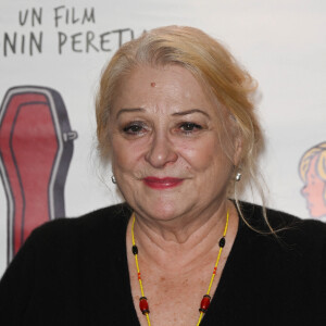 Josiane Balasko à la première du film "La Pièce Rapportée" au cinéma UGC Ciné Cité Les Halles à Paris, le 30 novembre 2021. © Guirec Coadic/Bestimage 