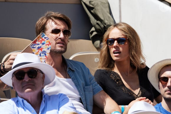 Philippe Lacheau et sa compagne Elodie Fontan en tribunes lors des Internationaux de France de tennis de Roland Garros 2023 à Paris, France, le 3 juin 2023. © Moreau-Jacovides/Bestimage